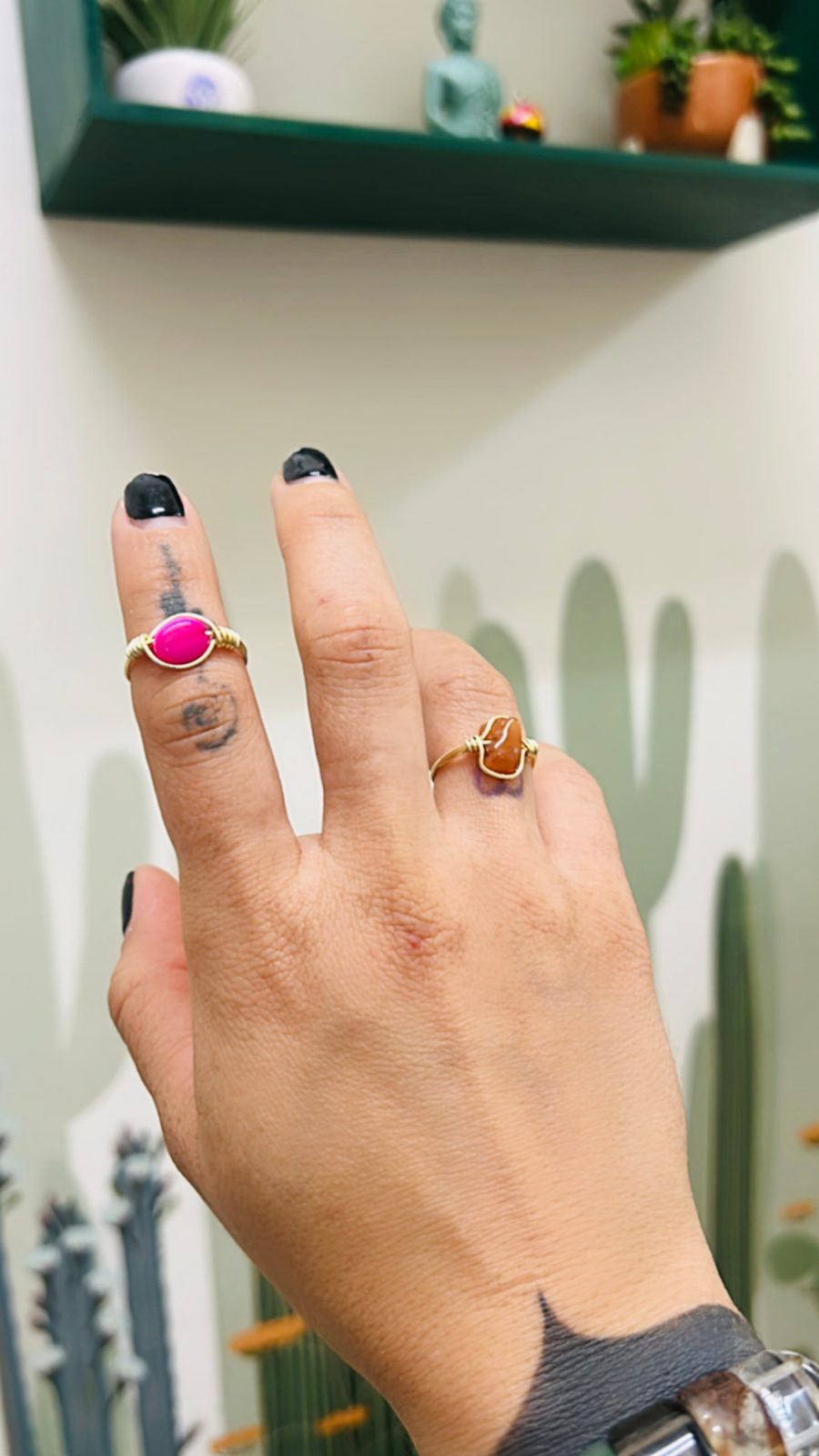 Anillos artesanales con piedras rosa mexicano y ámbar